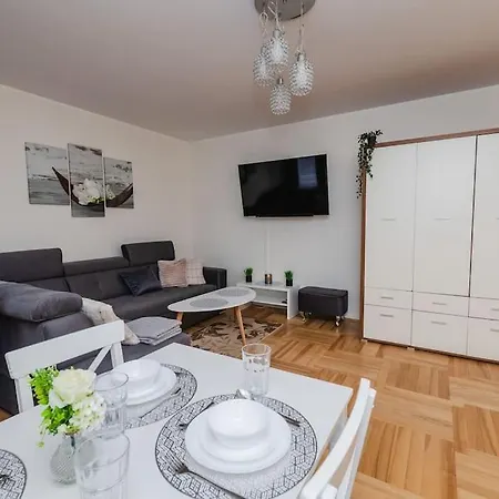 Apartment Easy Rent Apartments- Bielskiego 1 24h-check In *
